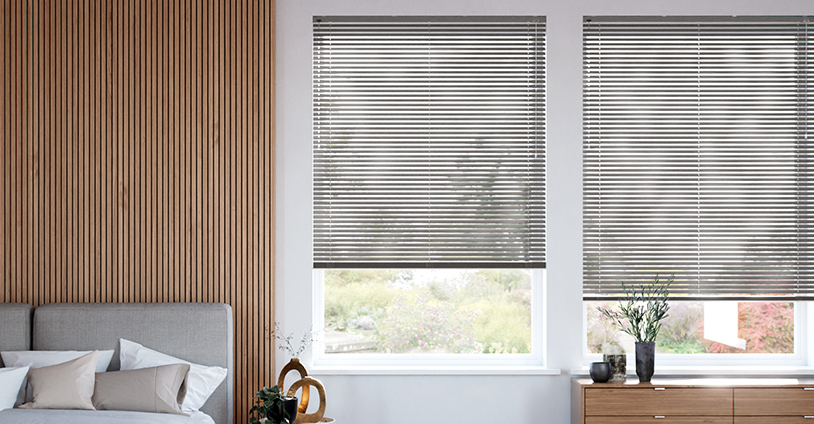 neutral color venetian bulind